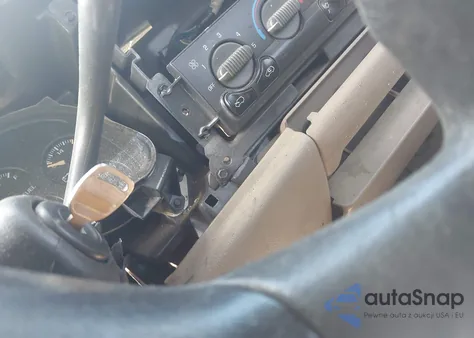 2002 GMC Sierra 1500 Sl z USA, uszkodzony, nr VIN 1GTEC14W02Z260723